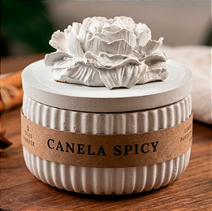 Vela Canela Spicy Vaso Cimento Grande com Tampa Flor