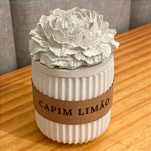 Vela Capim Limão Cimento Pequeno com Tampa Flor