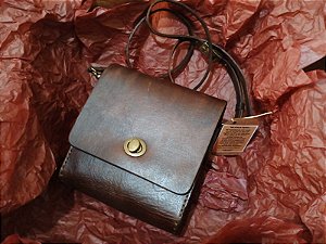 Bolsa couro escuro natural vegetal - 100% artesanal