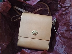 Bolsa couro claro natural vegetal - 100% artesanal