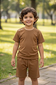 Conjunto Menino Marrom Carinhoso Camiseta e Bermuda