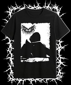 Camiseta Decalius Isolated From Life