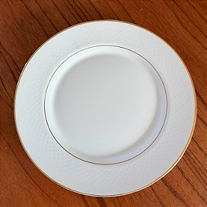 Prato Raso em Cerâmica Filetado Ouro