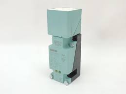 3RG4031-6AG01 | Siemens | Sensor Indutivo M18x1 3 Fios PNP NA 10/30V DC Sn=8mm Cabo 2m IP67