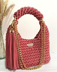 Bolsa de Crochê Rosa com Corrente Dourada