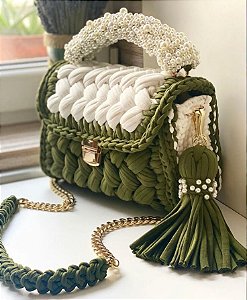 Bolsa de Crochê Elegante em Verde e Branco