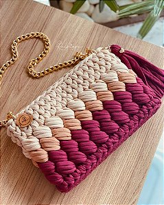 Bolsa Clutch Trançada com Corrente Dourada