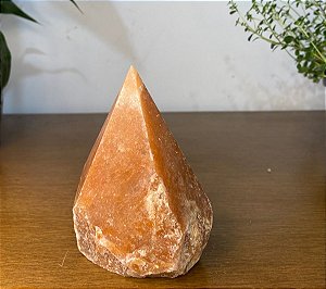 Calcita laranja (pirâmide)