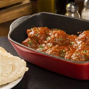 Polpetone Recheado ao Molho Sugo