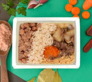 Caseirinho Bovino Picadinho de Carne, Arroz Branco, Feijão Carioca e Farofa