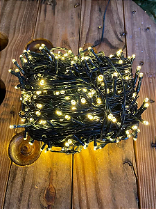 Pisca 500 LEDS Branco Quente e fio verde 8 funções bivolt 50 metros IP65 com memória.