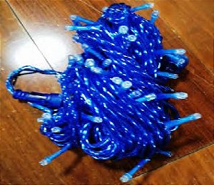 Pisca 100 LEDS e fio Azul Ø1,8mm com 20 Strobos brancos IP65 Externo 220V 10 metros.