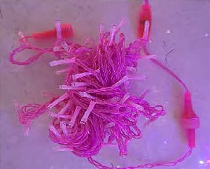 Pisca 100 LEDS e fio Rosa Ø1,8mm com 20 Strobos brancos IP65 Externo 220V 10 metros.