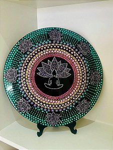 Mandala Flor de Lótus com Buda: O Despertar Silencioso No centro da mandala, a imagem serena de Buda, símbolo supremo do renascimento e da iluminação.