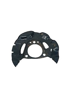 Defletor disco freio dianteiro esquerdo Chevrolet Onix 2020