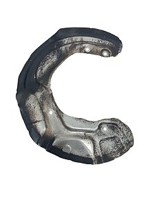 defletor disco freio dianteiro esquerdo BMW 135i M 2016