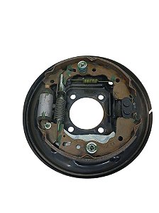 defletor sapata freio traseiro direito Nissan kicks 2017