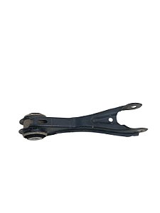 braço traseiro esquerdo Mercedes a200 2015 2463500053