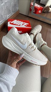 Nike Revolution Bege