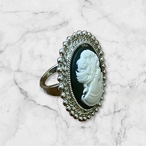 Anel de Resina Preto com Base Prateada