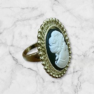 Anel de Resina Preto com Base Dourada