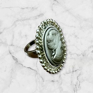 Anel de Resina Bege com Base Dourada