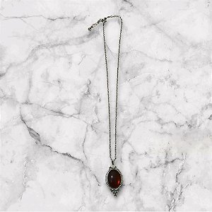 Colar Clássico com Pedra Oval Vermelha