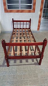 Cama de solteiro usada de madeira em Cotia com preço de oportunidade