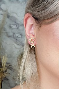 Brinco Três Corações Vazados Banhado Em Ouro 18k
