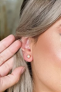 Brinco Pequeno De Pérola Trabalhado Banhado Em Ouro 18k