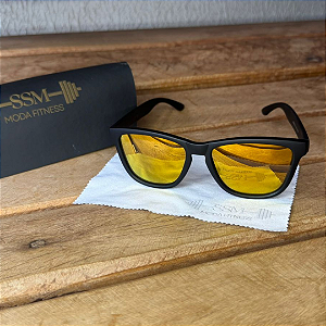 OCULOS DE SOL RUNNER PRETO COM DOURADO