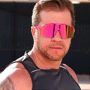 ÓCULOS DE SOL MASK ROSA COM ROSA CAMALEÃO