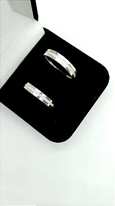 Aliança de Prata 925 4mm Cravejada