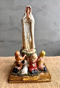 Imagem Nossa Senhora De Fátima Com Pastores 20 Cm Resina