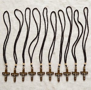 Kit 10 Colar Cordão Marrom Cristo Crucifixo Mad Imbuia 40cm
