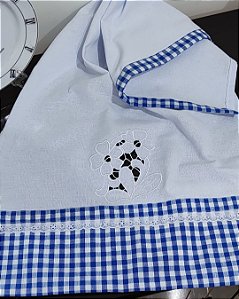 Pano de Prato em Sacaria com Bordado Rechileiu e Barrado em Bordado Inglês Delicado