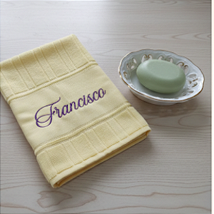 Toalha de Banho com Nome Bordado