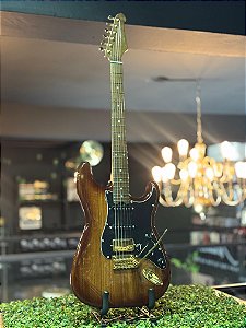 Guitarra Studebaker Sky Hawk Sunbusrt Hss