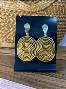 Brinco Redondo Hipoalergênico De Capim Dourado Biojóia Artesanal