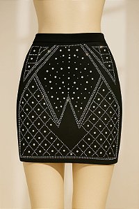 Saias justas com pedrarias em padrões geométricos