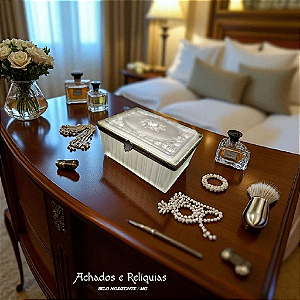 Caixa retangular em cristal Satiné, peça de grande elegância e delicadeza