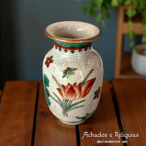 Jarra em porcelana chinesa craquelada com decoração floral