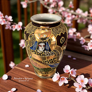 Pequeno Jarro decorativo japonês marrom e ouro aplicado em porcelana fina