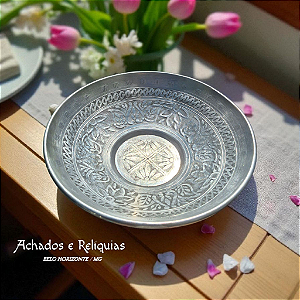 Linda fruteira decorativa em alumínio trabalhado