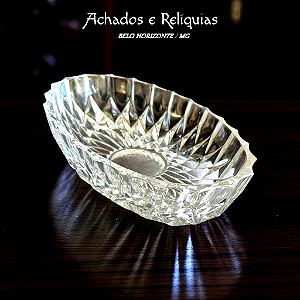 Petisqueira Oval em vidro translúcido trabalhado com design retrô