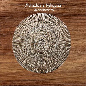 Jogo Americano Dourado, ideal para compor sua mesa com elegância e charme.