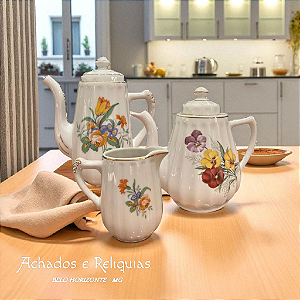 Conjunto de 2 Bules e 1 Leiteira antigos de Porcelana branca Rami com pintura floral