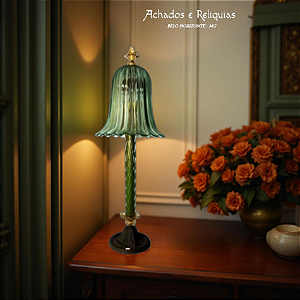 Abajur em vidro de Murano verde com pó de ouro, base em bronze — 96 cm de altura