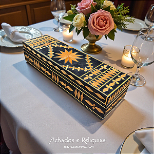 Caixa Artesanal de Marchetaria em Madeira - Elegância Feita à Mão