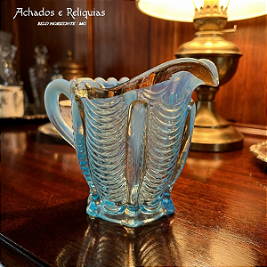 Jarra Cremeira Centenária Northwood em Vidro Azul Lapidado com Babados e Ouro